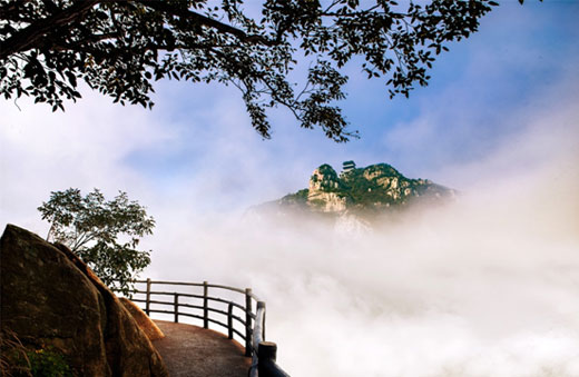 勇登沂山最巅峰，一展王者大雄风